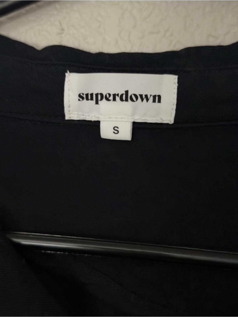 Superdown Caleb Top Black Cropped Button-Up Shirt View 4